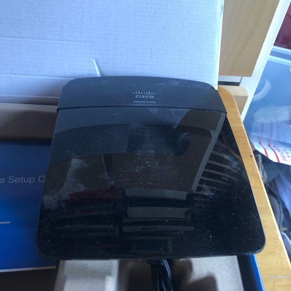 Cisco E1200 Wi-Fi Wireless Router, Linksys Wireless Devices up to 300 Mbps - Picture 7 of 11